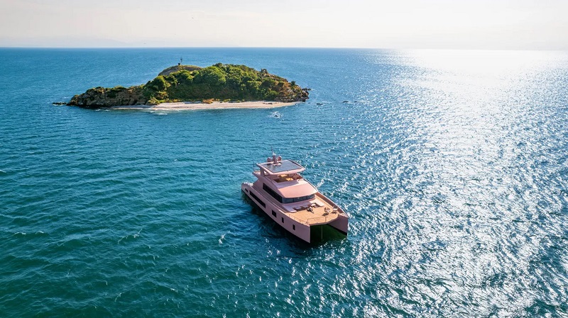 VisionF Yachts launches all-pink 25m superyacht