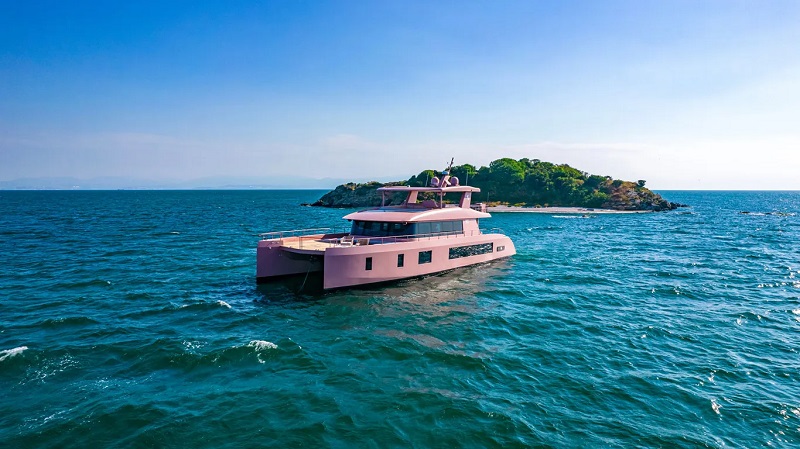 VisionF Yachts launches all-pink 25m superyacht