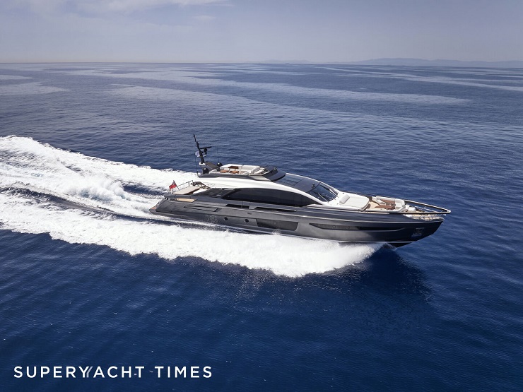 29m Azimut D Five motor yacht on the market