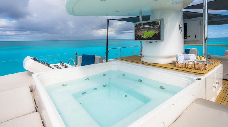 34m Sanlorenzo motor yacht Halcyon listed for sale