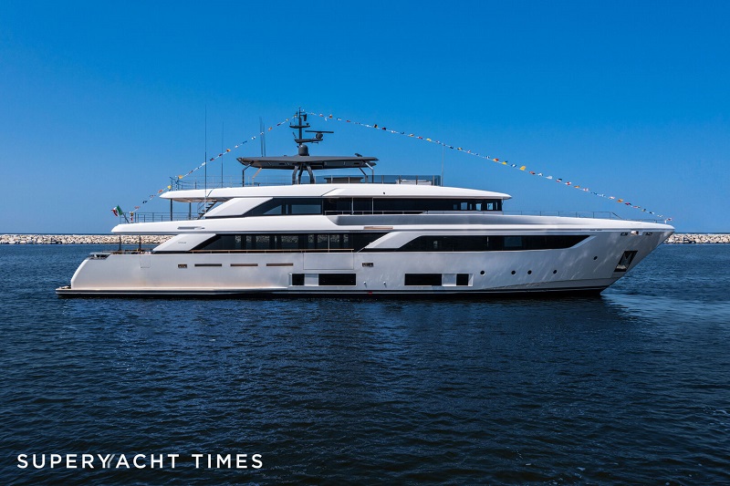 Custom Line launches new Navetta 42 yacht in Italy