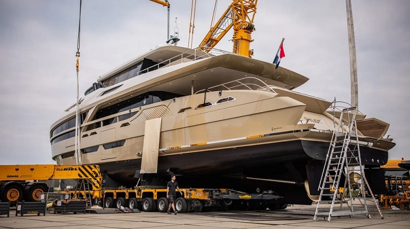 34m custom Van der Valk launched and named Pilot