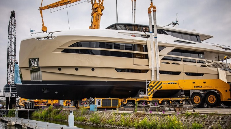 34m custom Van der Valk launched and named Pilot