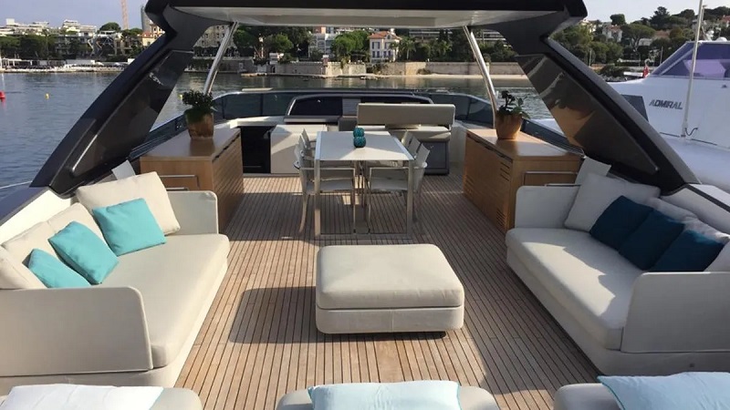 0K price drop on 27m Sanlorenzo motor yacht About Time