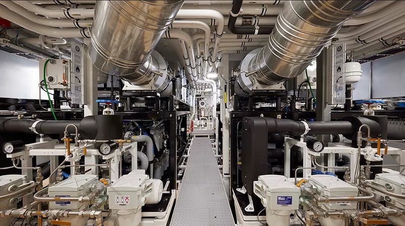 This 276-Foot Hybrid Superyacht Emits 90% Less Carbon Than Gas-Powered Vessels