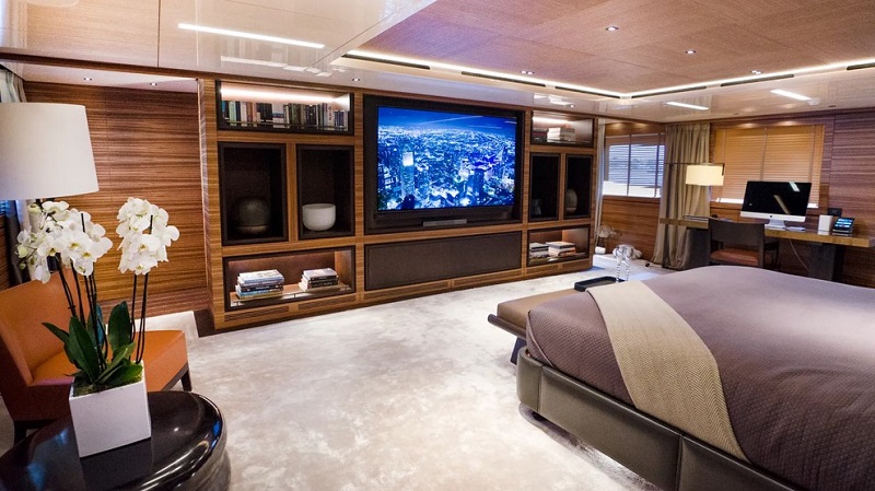 64m Elsflether Werft motor yacht Magna Grecia joins market