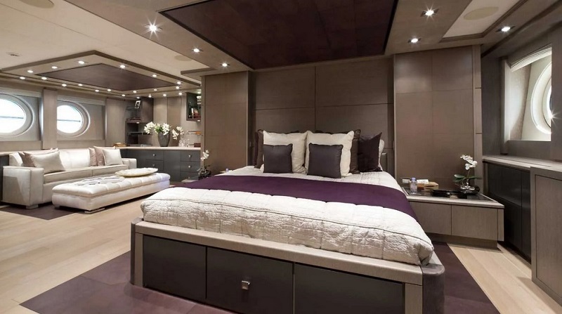 41m Palmer Johnson motor yacht Defiant for sale 41m Palmer Johnson motor yacht Defiant for sale