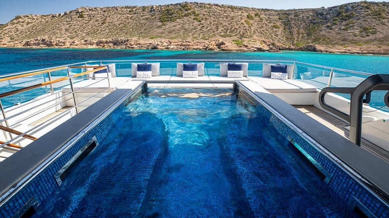 49m Rossinavi motor yacht N2H joins market