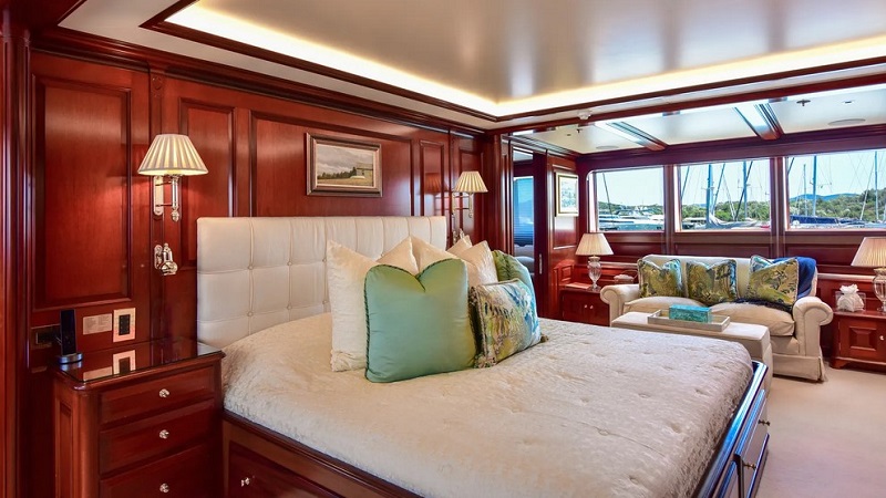 47m Feadship motor yacht Berilda joins market