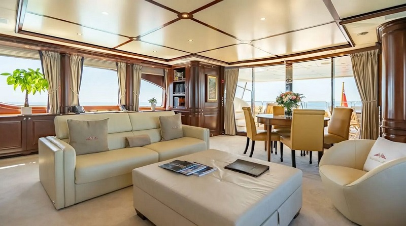 37m Benetti motor yacht Bunty listed for sale