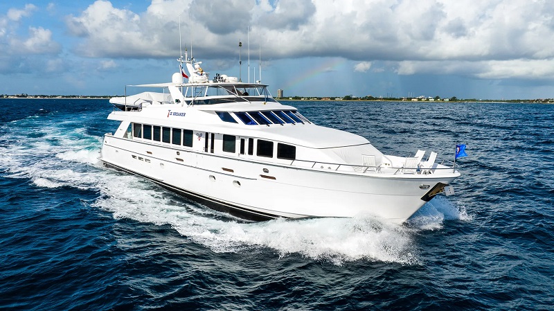 0,000 price drop on 31m Hatteras motor yacht Tie Breaker