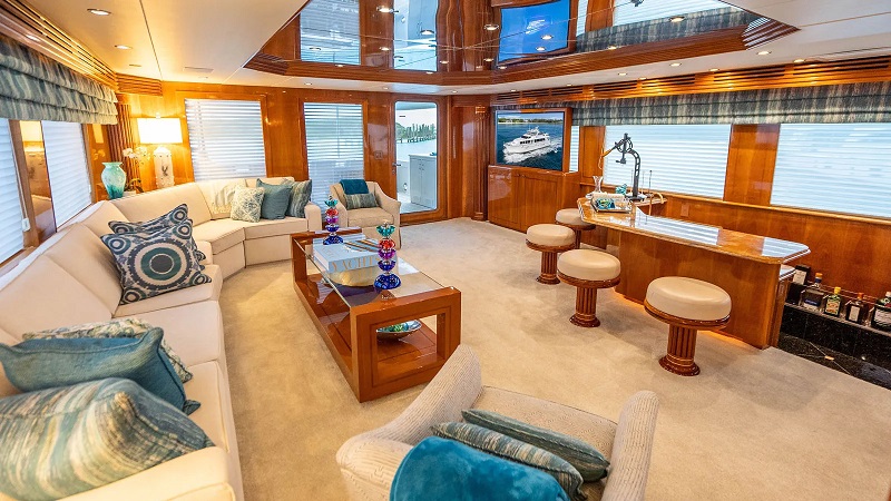 0,000 price drop on 31m Hatteras motor yacht Tie Breaker