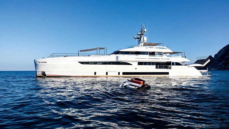 Hull and superstructure joined on 72m Moonflower