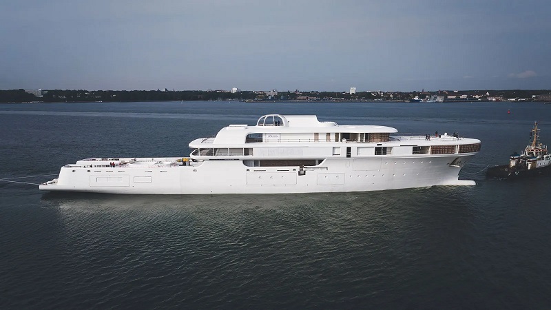 114m Project Cosmos spotted in transit from Lürssen