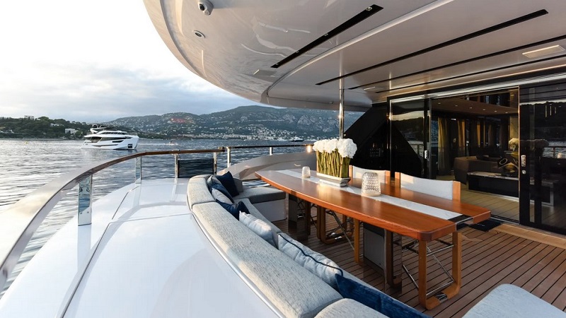 €300K price drop on 27m Dominator yacht Cadet V