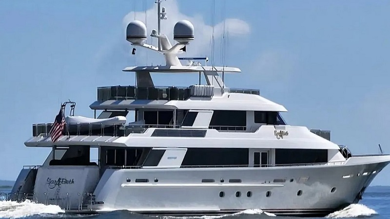 40m Westport motor yacht Sarabeth joins market