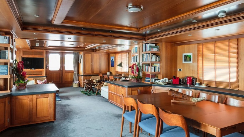 37m Vitters explorer yacht Dardanella for sale