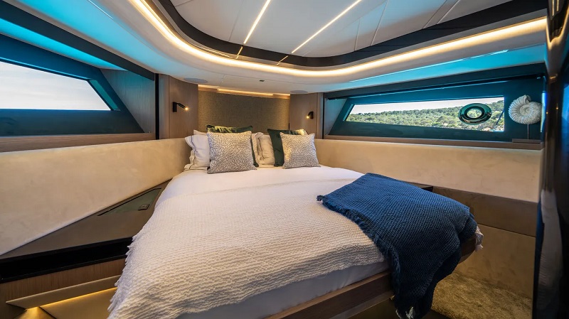 Superhawk 55: On board James Bond's favourite dayboat