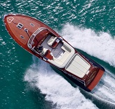 This Speedy 42-Foot Boat Blends Classic Wooden Design With a Modern Fiberglass Hull