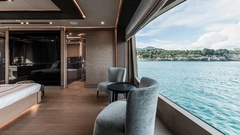 This Speedy 115-Foot Superyacht Comes With a Convertible Sky Lounge