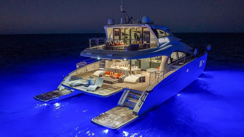 Distinctive 25m Sunreef power catamaran Royal Rita joins market