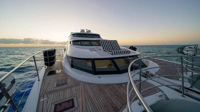 Distinctive 25m Sunreef power catamaran Royal Rita joins market