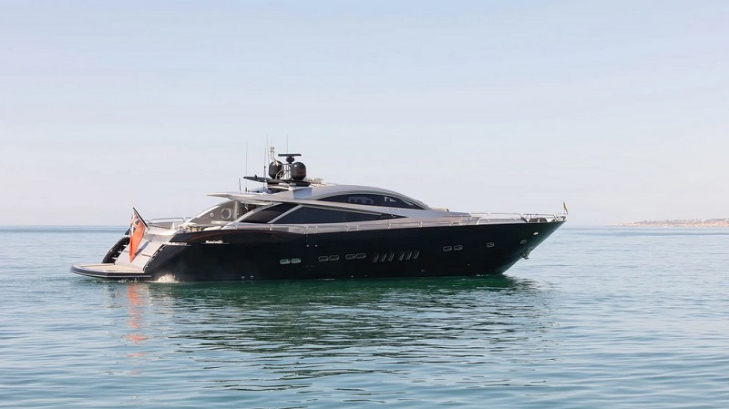 Price drop on 33m Sunseeker motor yacht Gee Whizz