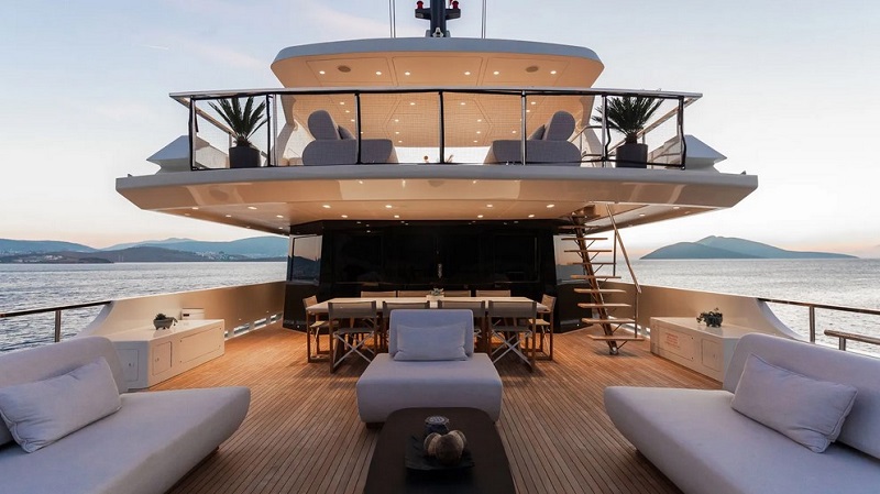 Major rebuild completely transforms 30-year-old yacht Illusion II