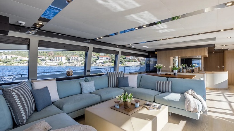 29m Ferretti motor yacht La Familia II listed for sale