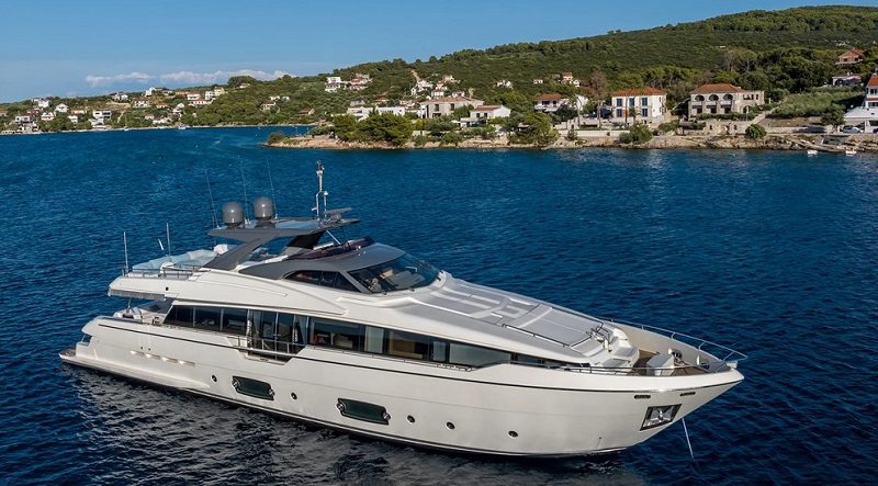 29m Ferretti motor yacht La Familia II listed for sale