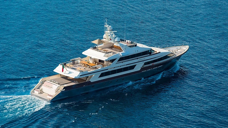 €900k price drop on 46m Lloyds Ships motor yacht Cloud Atlas