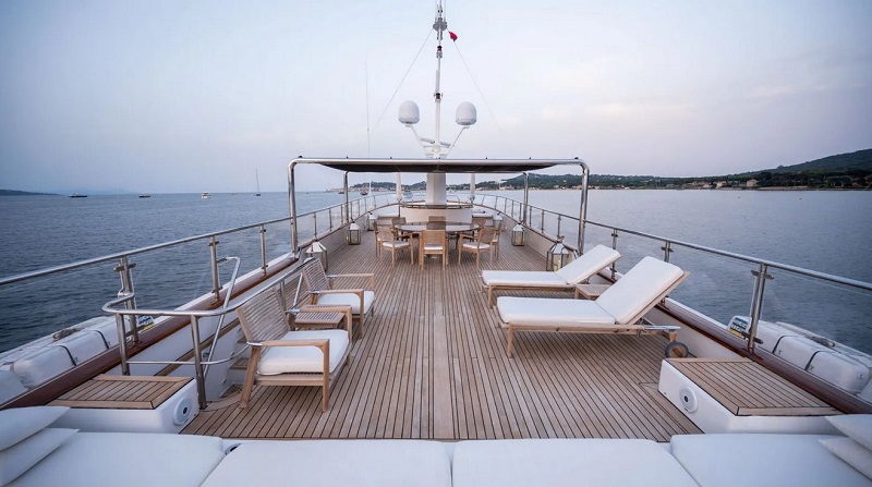 40m classic Benetti yacht Amoha sold