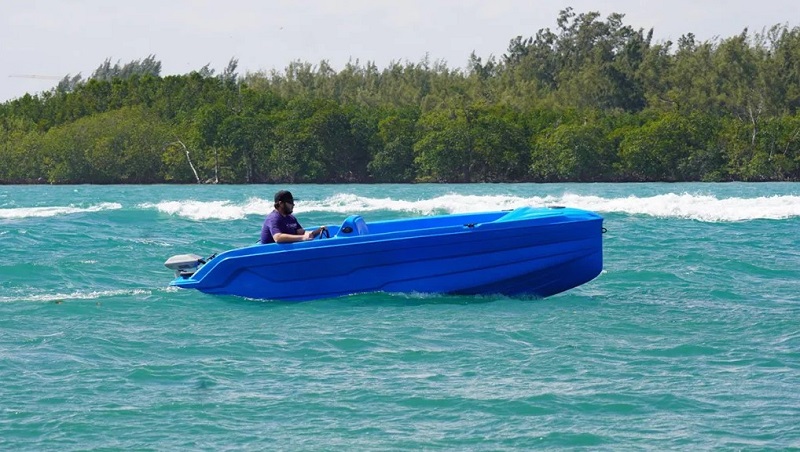 This New 17-Foot Electric Day Boat Is Fully Recyclable