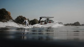 This New 23-Foot Electric Wakeboat Can Churn Out an Impressive 570 Horses