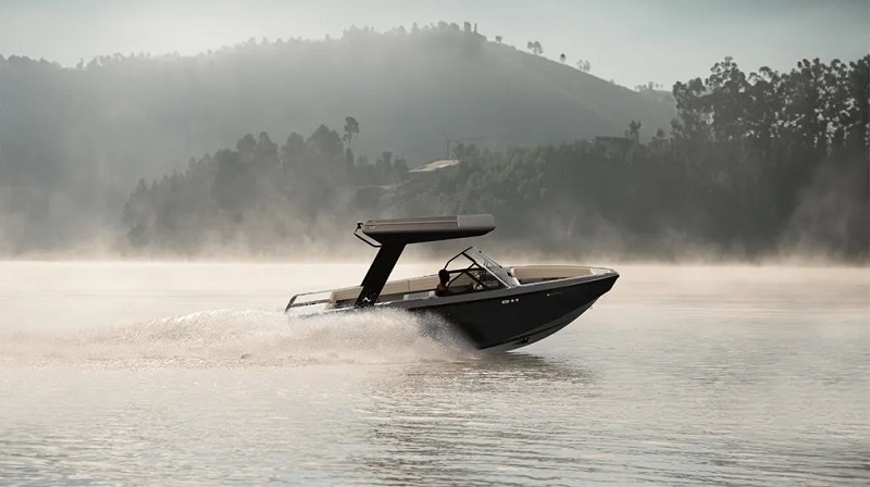 This New 23-Foot Electric Wakeboat Can Churn Out an Impressive 570 Horses