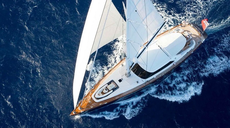 Change of price and central agency on 39m Perini Navi sloop State of Grace