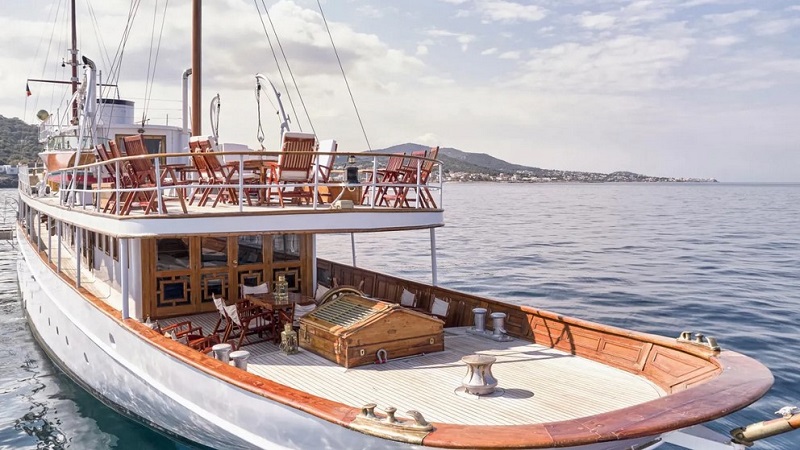 122-year-old 55m classic yacht Madiz joins the market