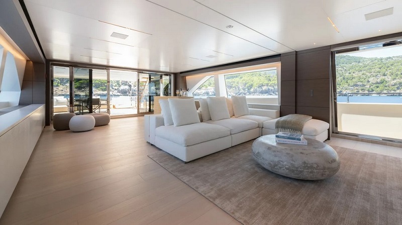 42m Custom Line motor yacht Sangha sold