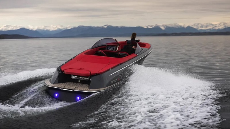 This Speedy New 26-Foot Electric Yacht Can Hit 53 MPH