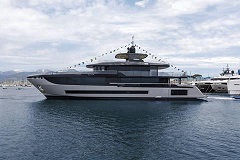 Second Mangusta Oceano 39 hits the water