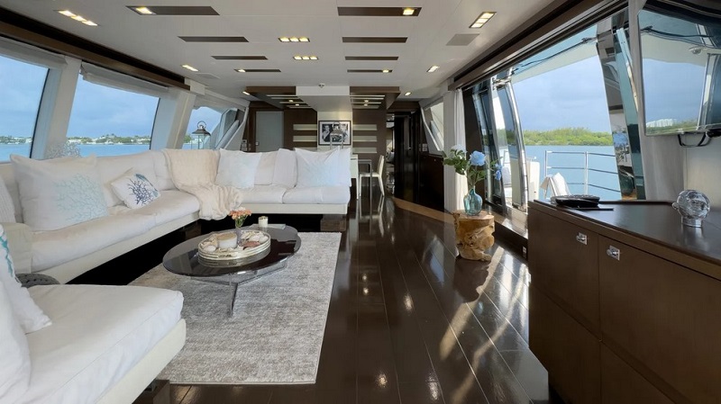 31m Custom Line motor yacht White Pearl for sale