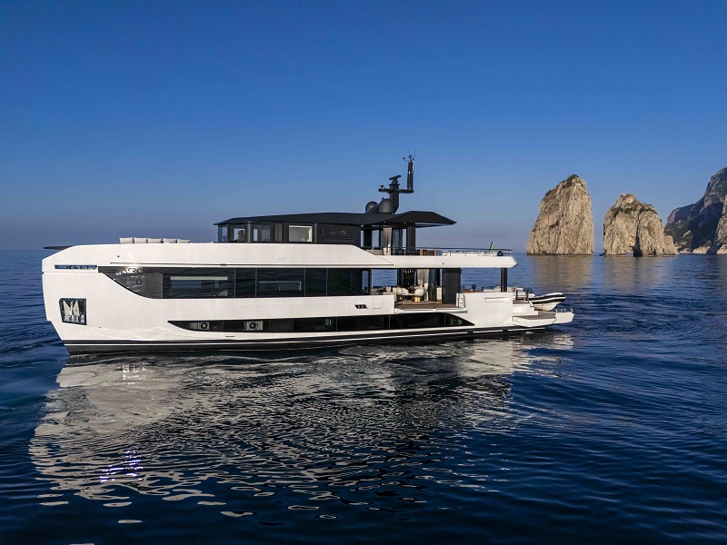 Arcadia Yachts' A96 Wins Robb Report's Best Motoryacht of the Year Award