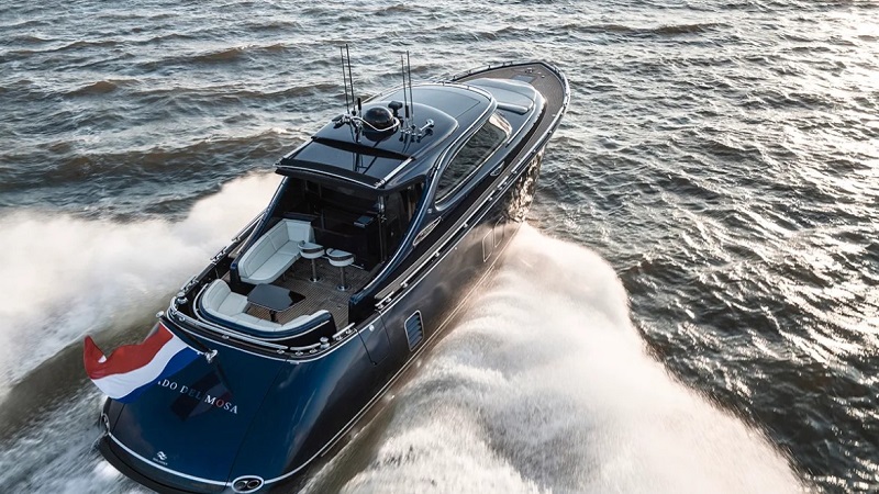 This Sleek 48-Foot Yacht Is an Elegant Speed Machine Capable of 40 Knots