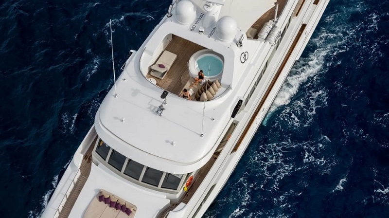 €1.8M price drop on 43m Feadship motor yacht Go