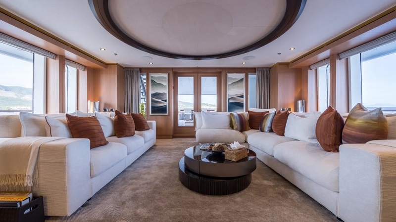 €1.8M price drop on 43m Feadship motor yacht Go