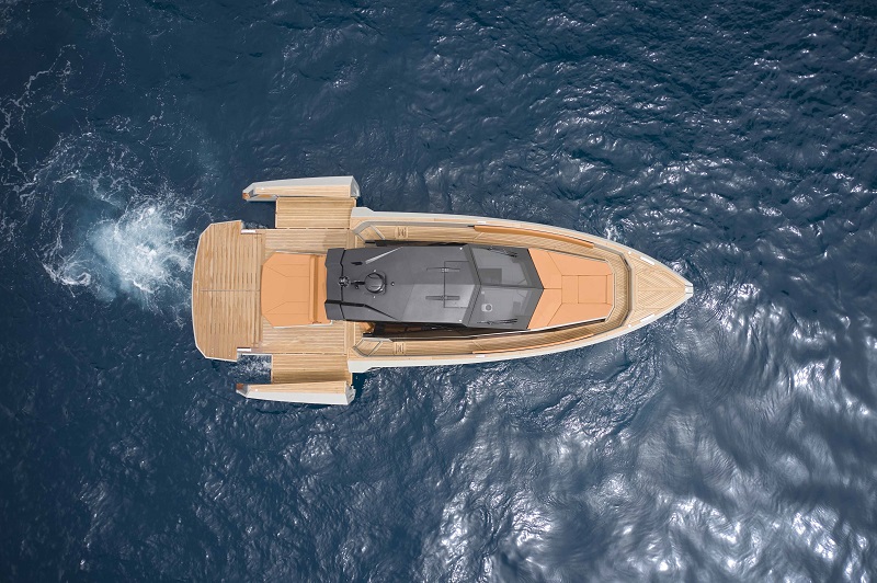 Evo Yachts Launches the New Transformable Evo R4+