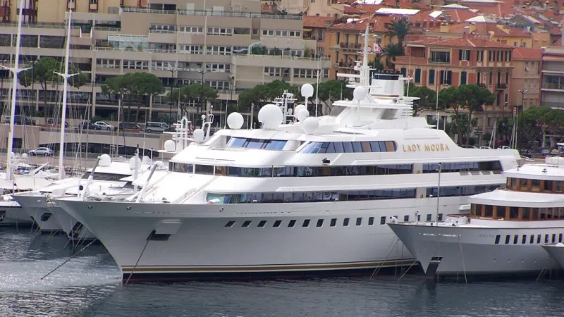 Steve Jobs’ yacht involved in fender bender with Mexican billionaire’s boat