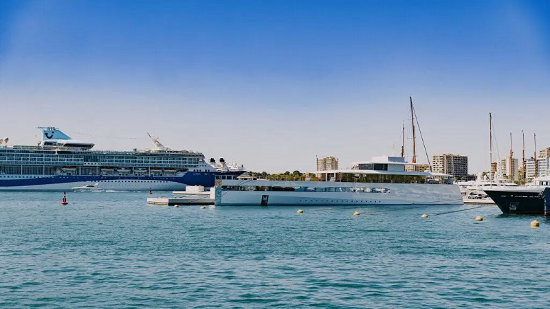 Steve Jobs’ yacht involved in fender bender with Mexican billionaire’s boat