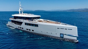 €1.3M price drop on 45m Versilcraft motor yacht Miss Candy