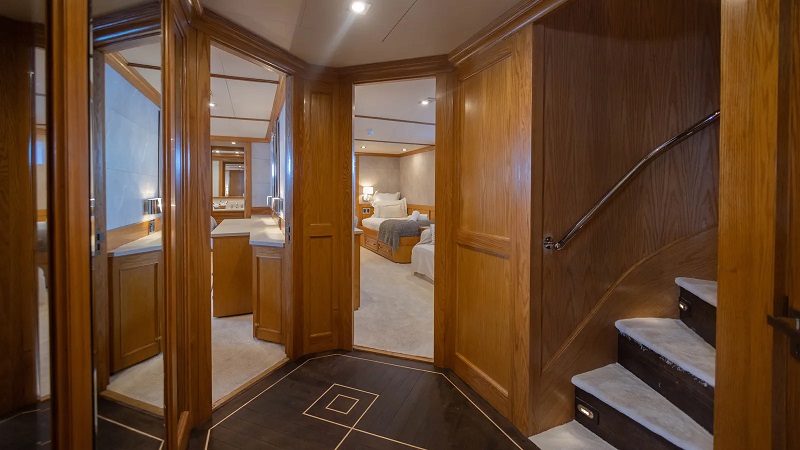 €500k price drop on 35m Cheoy Lee motor yacht Eva